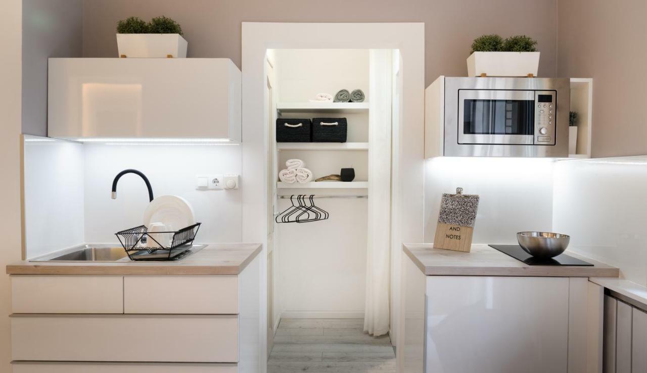 Luxury Studio 24 Дьор Екстериор снимка