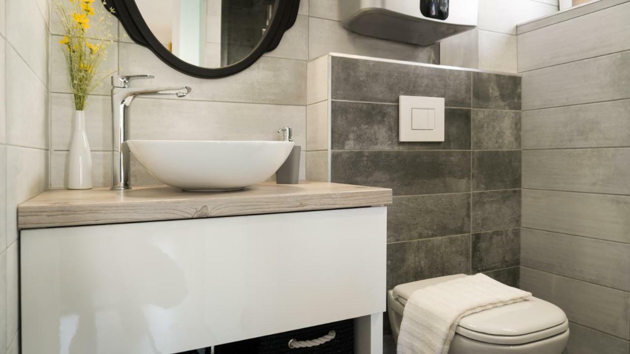 Luxury Studio 24 Дьор Екстериор снимка