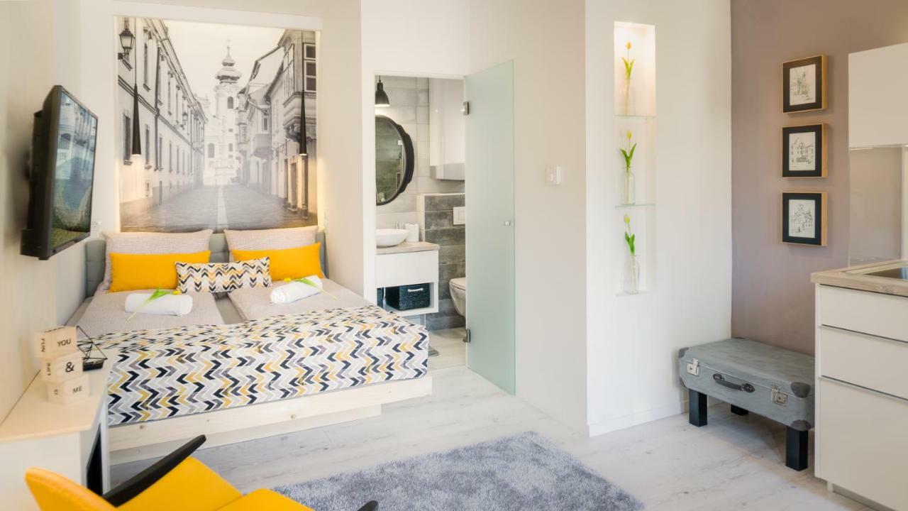 Luxury Studio 24 Дьор Екстериор снимка